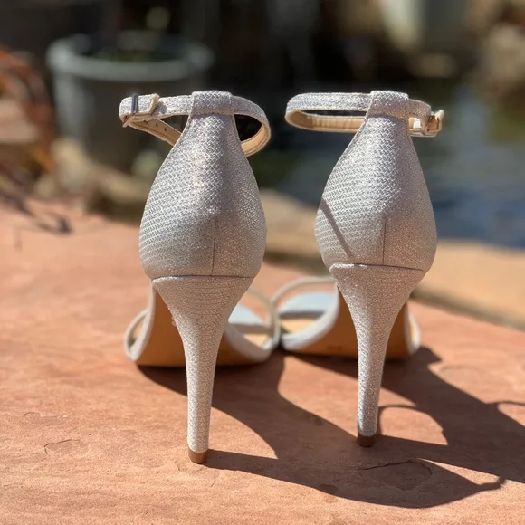 Gianni Bini White Shimmer High Heel Silver Sandals size 5.5 - Picture 5 of 6